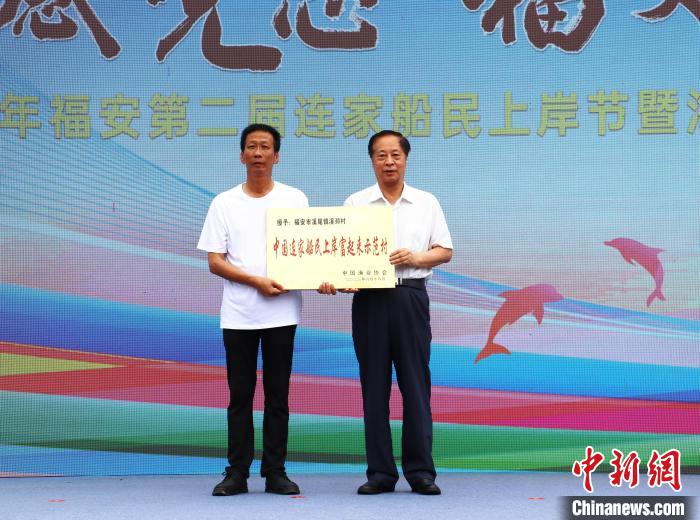 溪邳村獲“中國(guó)連家船民上岸富起來(lái)示范村”榮譽(yù)稱號(hào)?！×珠派?攝