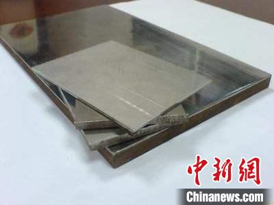 企業(yè)展示的金屬復(fù)合材料產(chǎn)品?！垕I子 攝
